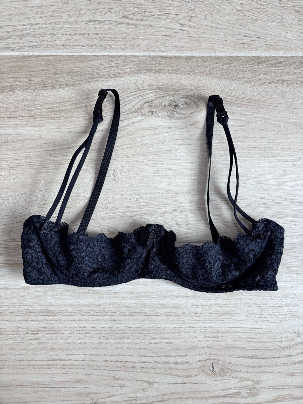 Frederick’s of Hollywood Black Lace Underwire Sexy Bra Size 34